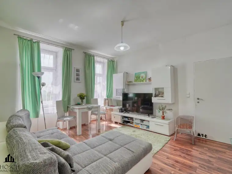Vermietete, möblierte 2-Zimmer-Wohnung in stilvollem Altbau