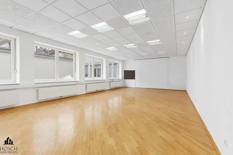 Arbeiten mit Stil im Zentrum von Enns – großzügige Bürofläche mit Terrasse