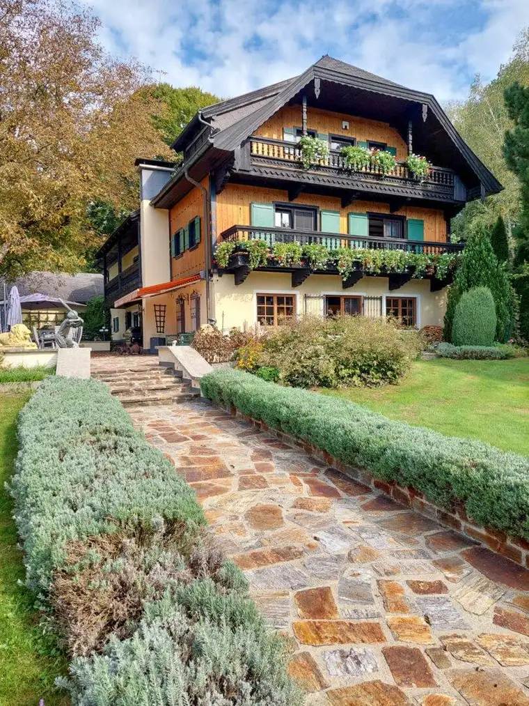 Beeindruckendes Herrenhaus in malerischer Umgebung!