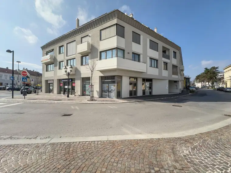 96,93 m² großes Geschäftslokal am Rathausplatz in Stockerau