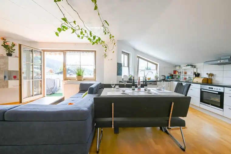 Schöne 130 m² - 5-Zimmer-Mietwohnung in einer ruhigen Wohngegend