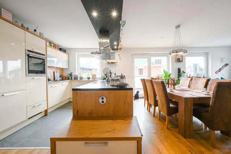 Moderne und großzügige 3-Zimmer-Eigentumswohnung mit 99 m² in sonniger Panoramalage in Bad Häring