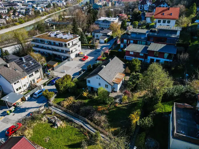 Sehr schönes Grundstück mit Altbestand zu verkaufen