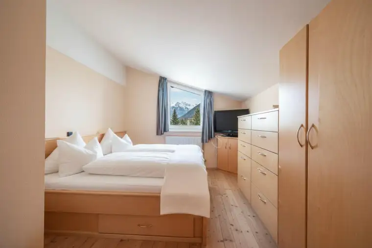 Vollmöblierte, helle Maisonette Wohnung mit Seeblick