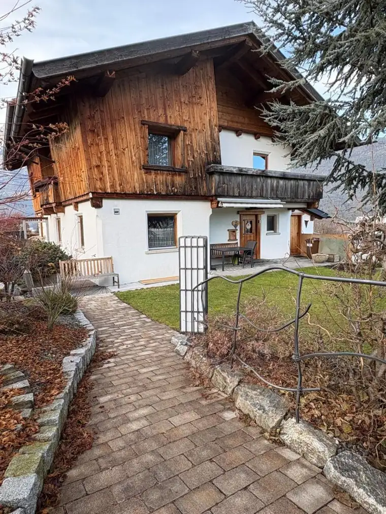 Flaurling: Charmantes Doppelhaus in bester Lage zu verkaufen!
