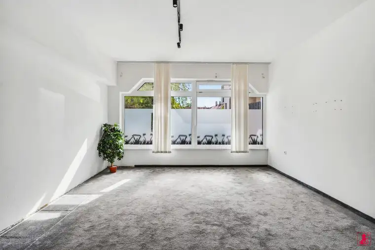 Großzügige Geschäftsfläche in Brixlegg – ideal als Büro, Einzelhandel oder Studio