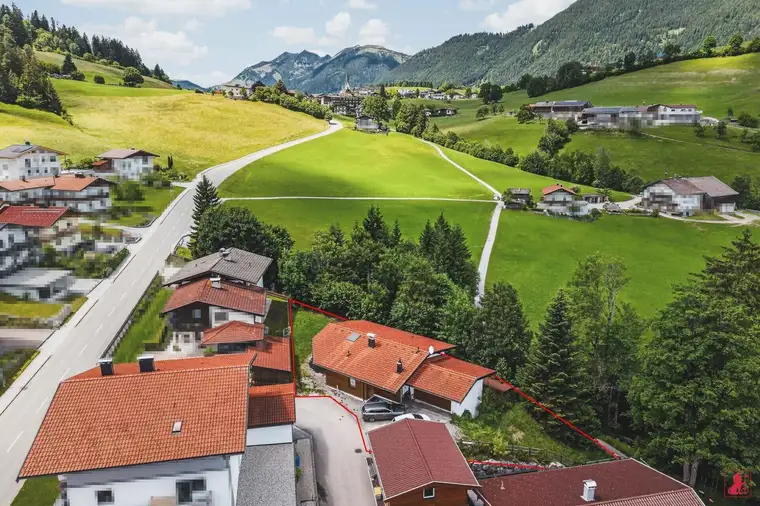Wohnen in Thiersee: Helles Zweifamilienhaus mit Garten und großem Balkon