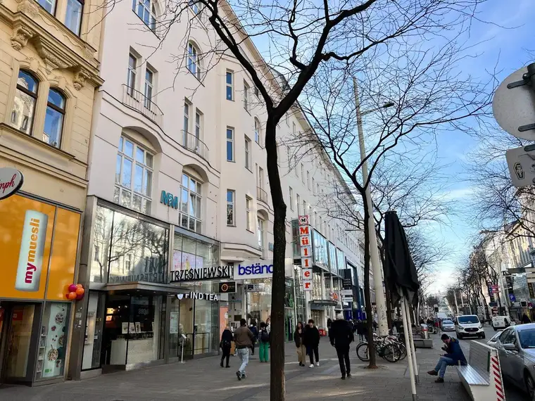 Altbaubüro in bester Lage - Mariahilfer Straße/U-Bahn Zieglergasse