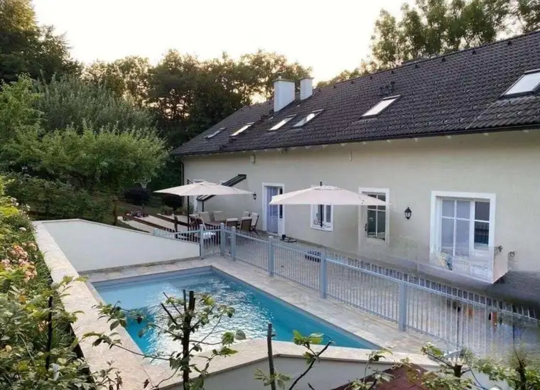 Familienvilla, Praxis oder Atelier - Traumobjekt mit viel Potential in begehrter Grünruhelage