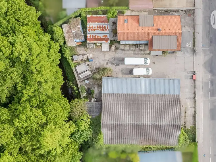 Grundstück mit mit Büro- und Lagergebäude in Top-Grünlage des 14. Bezirks