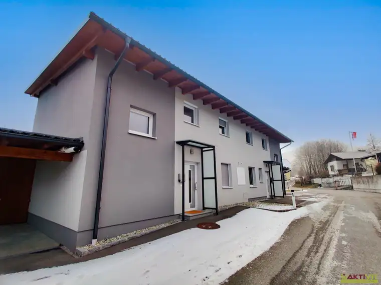 Moderne Doppelhaus-Hälfte in naturnaher Lage. - Wohnflair in hochwertiger Ausführung.