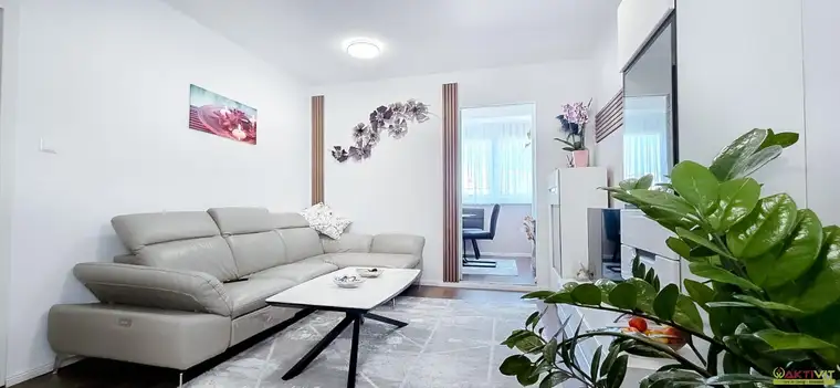Moderne 3-Zi-Wohnung im 8. Stock. - Mit Parkplatz und Fernblick.