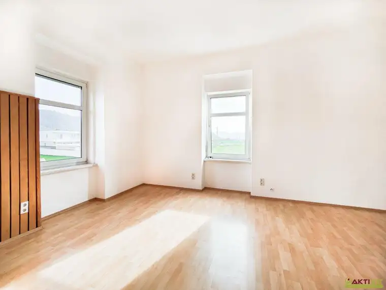 Großzügige Altbauwohnung in Wasendorf. - Sanierungspotenzial mit Grünblick, Garagenplatz inklusive.