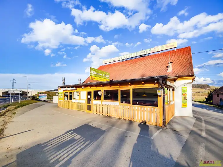 Anlageobjekt mit vermieteter Pizzeria, Wohnung und Pachtflächen in guter Lage.