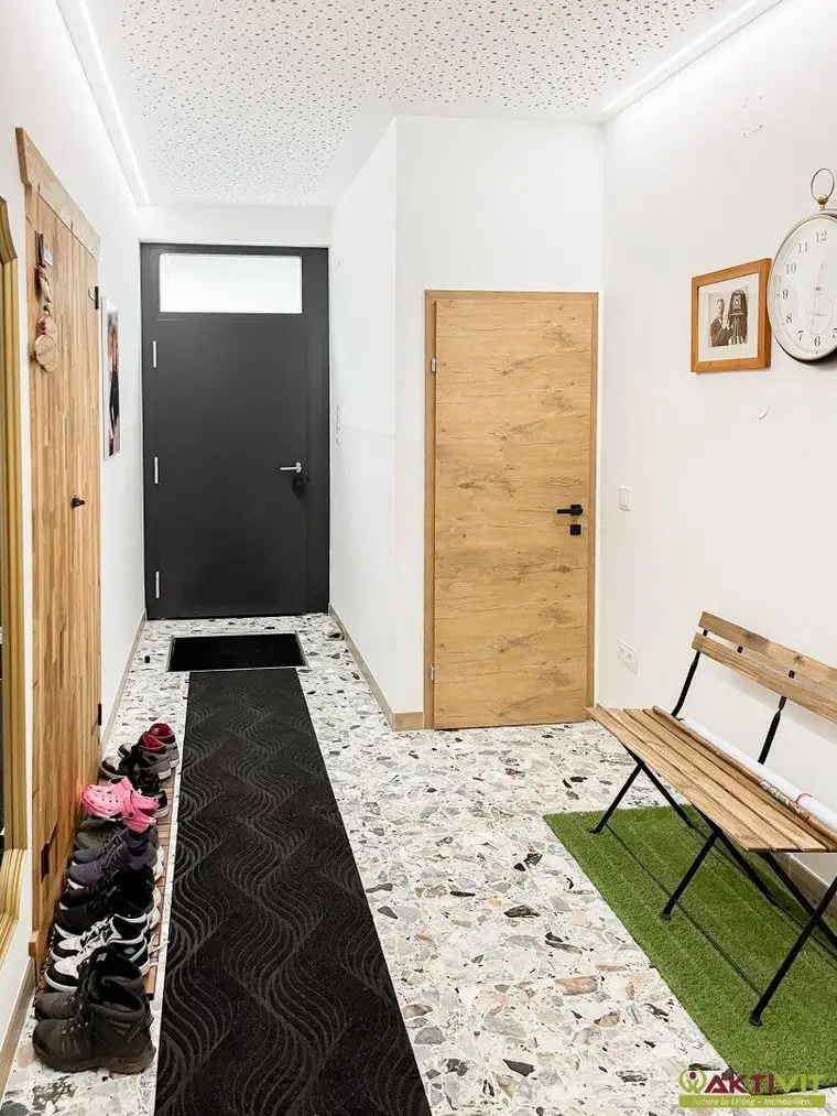 Modernisiertes Mehrfamilienhaus mit 3 Einheiten, Pool, Keller und hochwertiger Technik. - Im Zentrum von Frankenburg.
