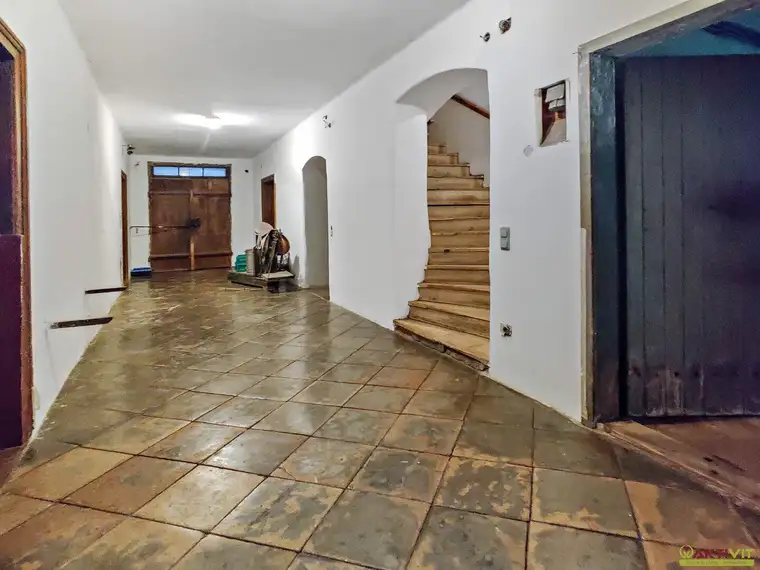 Wohnhaus mit Stallungen im Zentrum von Lambach. - Sanierungspotential mit Widmung „Gemischtes Baugebiet".