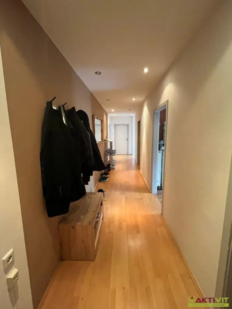 Großzügige 3-Zimmer-Wohnung mit zwei Balkonen nähe Hasnerplatz.