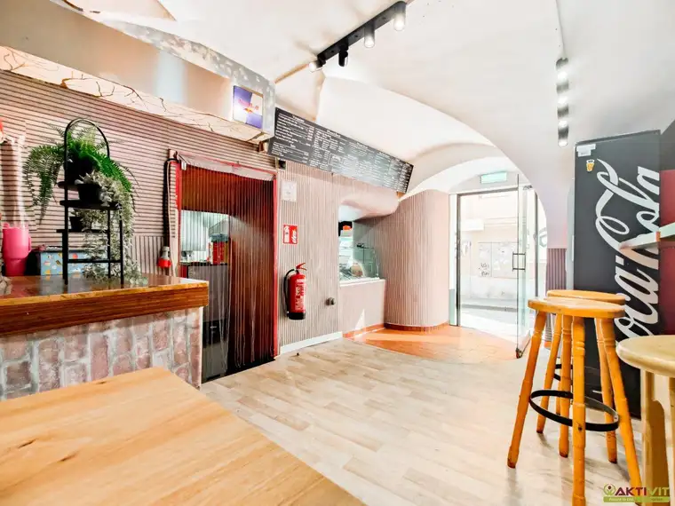 Top Lage Graz Innenstadt: Imbiss-Gastrolokal mit Pizzaofen und Genehmigung bis 3 Uhr.