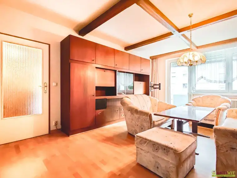Helle 3-Zimmer-Wohnung mit Westbalkon und Potential in Vöcklabruck.
