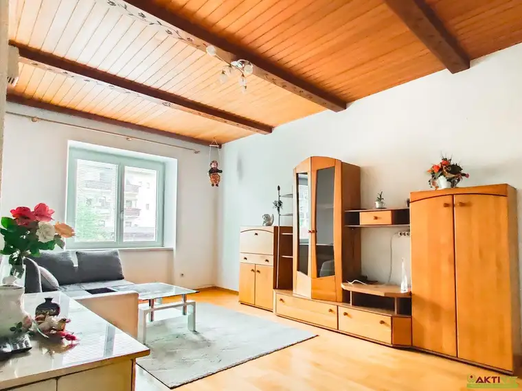 3-Zimmer-Wohnung mit Garten, Balkon und Garage. - Teilrenoviert in guter Lage