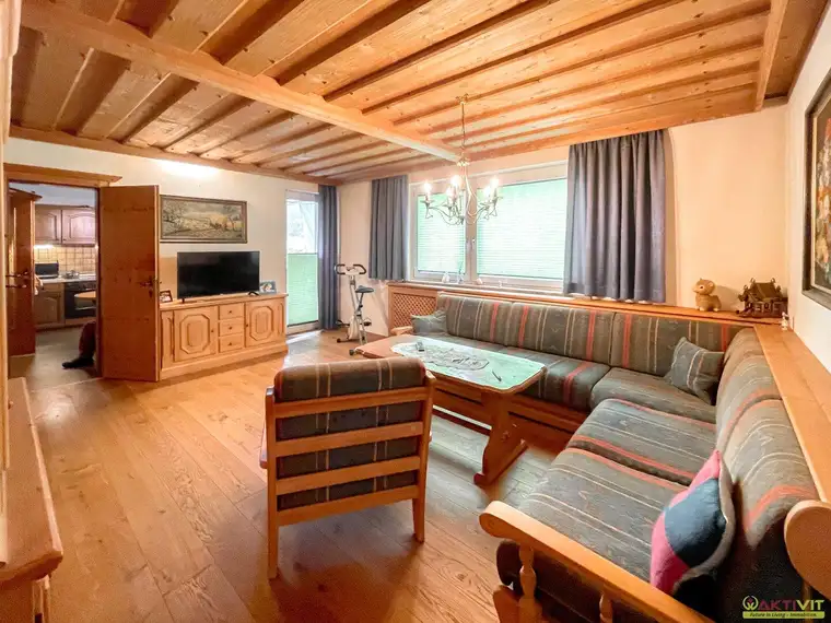 Charmante Altbauwohnungmit Balkon und Garage in Brixen im Thale – Nähe Kitzbühel.