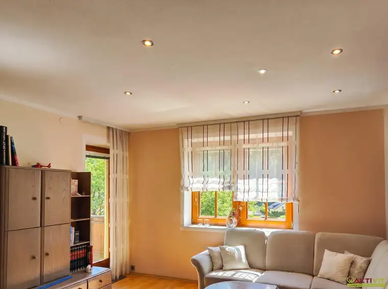 Großzügige 6-Zimmer-Wohnung mit Garten und Balkon in naturnaher Lage
