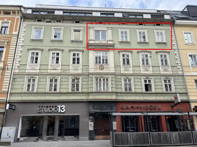 Eleganz trifft Altbaucharme – Stilvoll sanierte Wohnperle in der Anichstraße