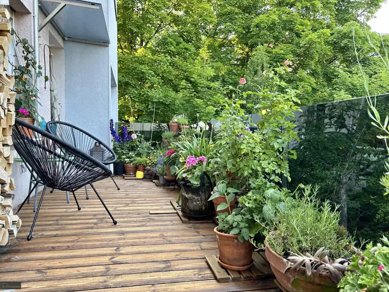 Vielseitige Altbauwohnung in Hötting mit Balkon und Blick ins Grüne