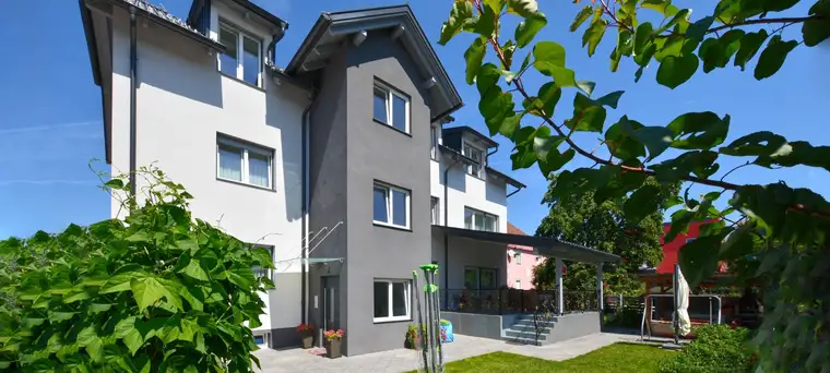 Ansfelden: Neuwertiges und großzügiges Mehrfamilienhaus