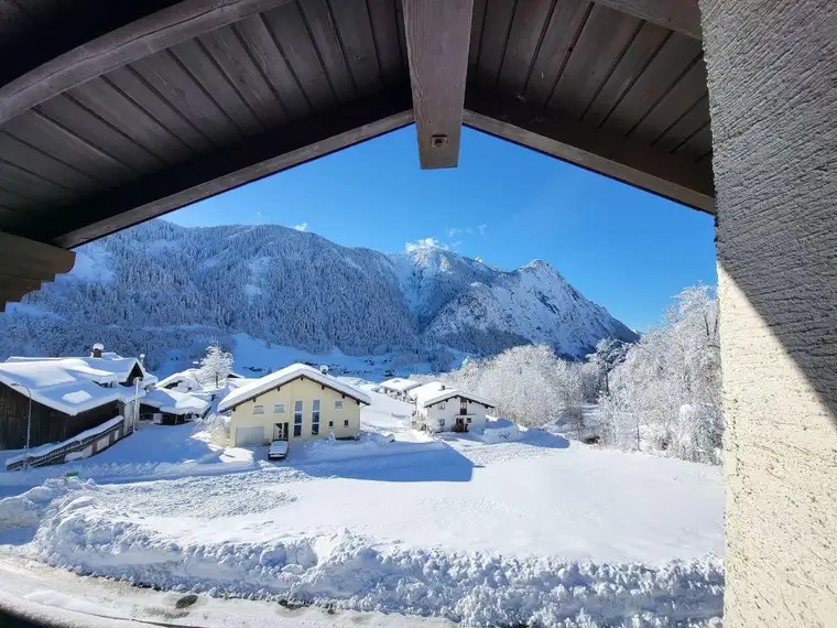 Mehrfamilienhaus in sonniger Lage