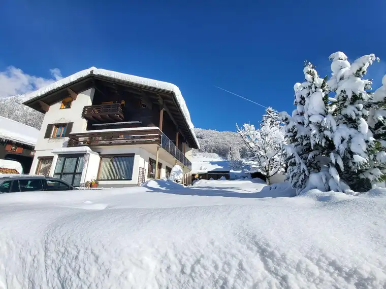 Mehrfamilienhaus in sonniger Lage
