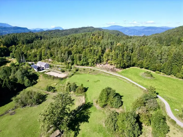 Absolute Ruhelage im Keutschacher Seental – Bauernhaus mit Pferdehof &amp; 3 ha Grund