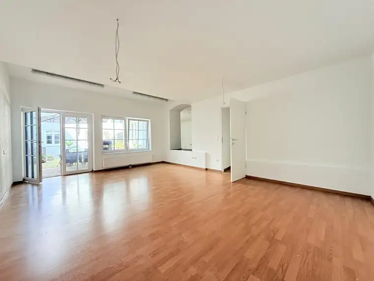 Attraktive Wohnung zur Nutzung als Wohnraum oder stilles Büro