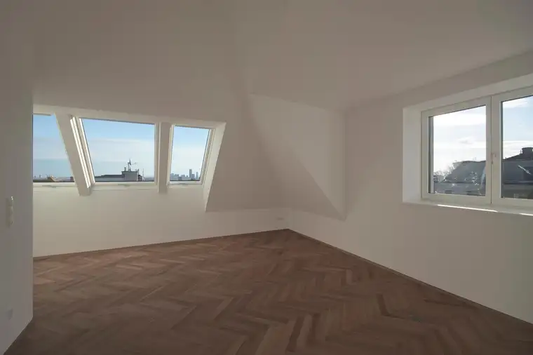 Dachgeschoss-Wohnung mit Loft-Charakter, Südbalkon, Kahlenberg Ausblick