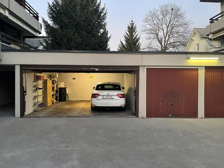 1 Parkplatz in Doppelgarage - Taxham