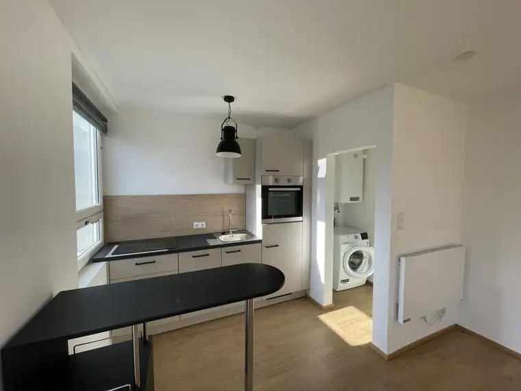 Helles Zuhause mit Loggia – Frisch sanierte Garconniere in Schallmoos