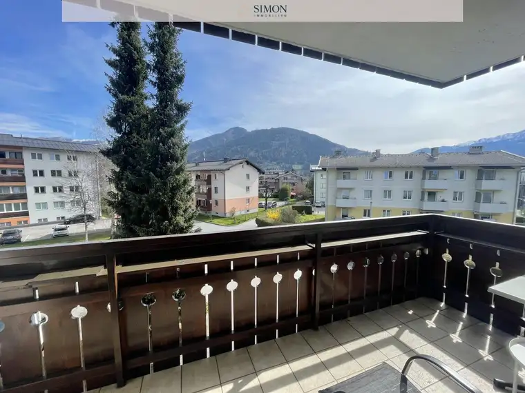 Helle Garçonnière mit Balkon und Bergblick in Zell am See Süd