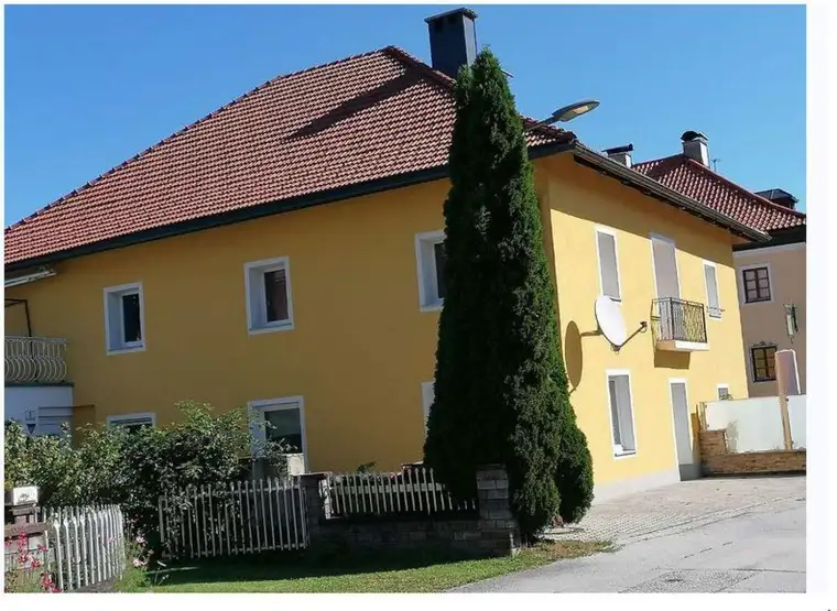 Leistbare Doppelhaushälfte mitten im Zentrum von Köstendorf