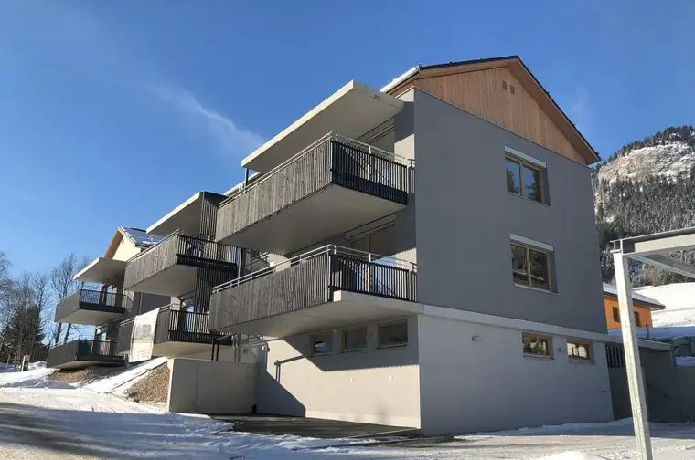 Neubau-Gartenwohnung mit Grimmingblick