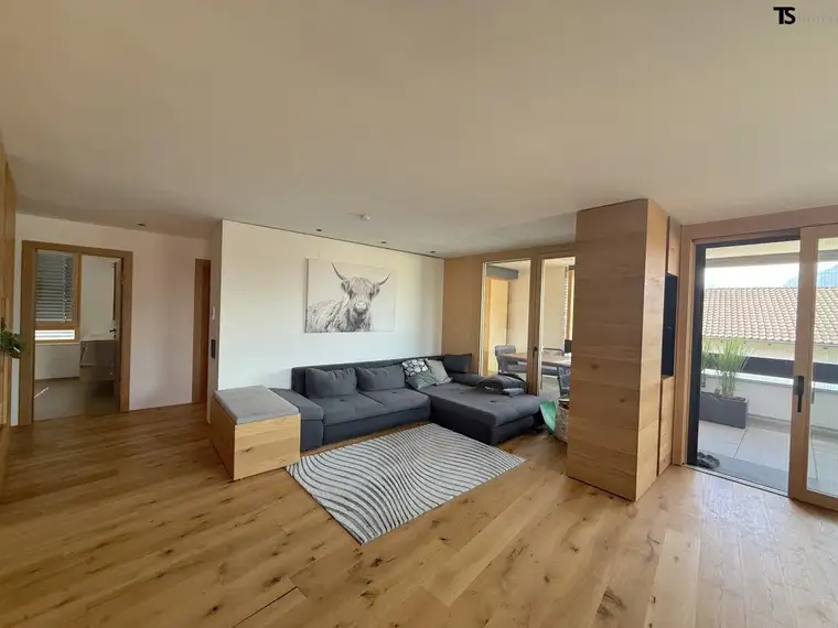 Neuwertige Maisonette in Sulz: 5 Zimmer, Balkon, Terrasse – Ihr Traum wird wahr!