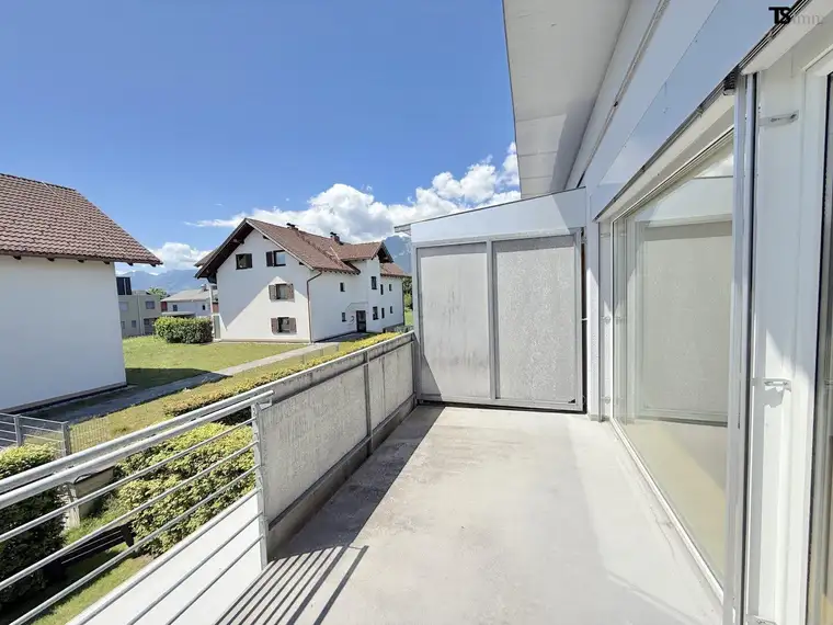 Feldkirch - Nofels: Wohnen im Grünen – 2-Zimmer-Wohntraum mit Balkon, moderner Küche