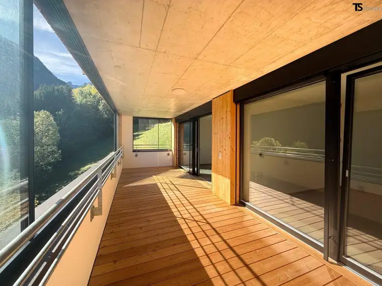 Bürserberg: Neuwertige 2-Zimmer-Terrassenwohnung ca. 59 m2 mit exklusiver Panorama-Terrasse ca. 21 m2