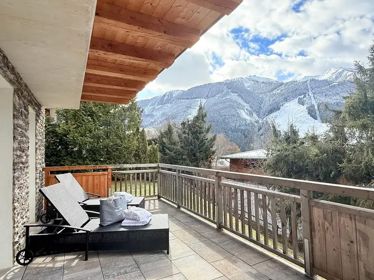 Exklusives Apartment für 4 Personen mit zwei Panoramaterrassen, Ski in und out im Zentrum von Saalbach 