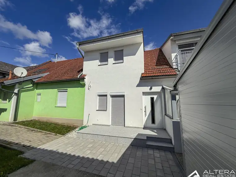 Frisch saniertes Reihenhaus mit Balkon und eigenem Gartenanteil in Pölfing-Brunn!!