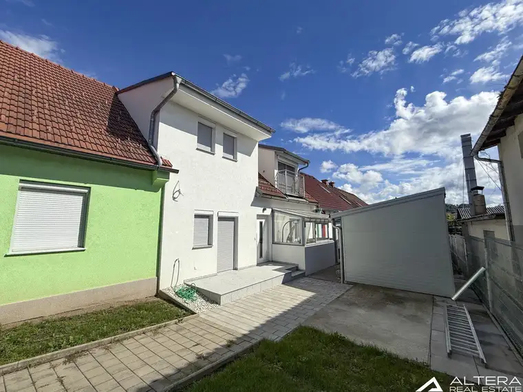 TOP ANGEBOT!! Frisch saniertes Reihenhaus mit Balkon und eigenem Gartenanteil in Pölfing-Brunn!!