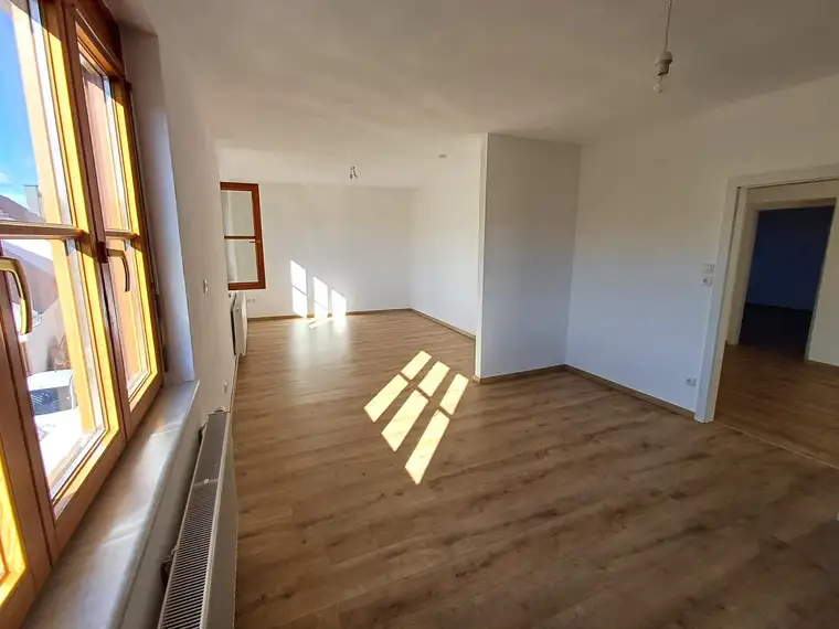 Erstbezug: Helle freundliche Wohnung im 2-Familienhaus in absoluter Ruhelage in Krems/ Egelsee mit Garage und großzügigem Abstellraum