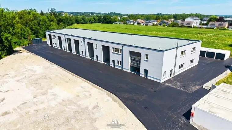 Betriebs-/Produktions- oder Lagerhallen mit Flächen von 59 - 175 m² im Gewerbepark Rüstorf / Schwanenstadt zu verkaufen / vermieten (Top 14c)