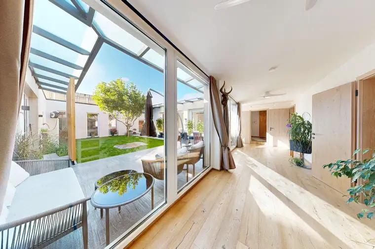 Ebenerdiges Atriumhaus mit eigenem Büro und großer Garage