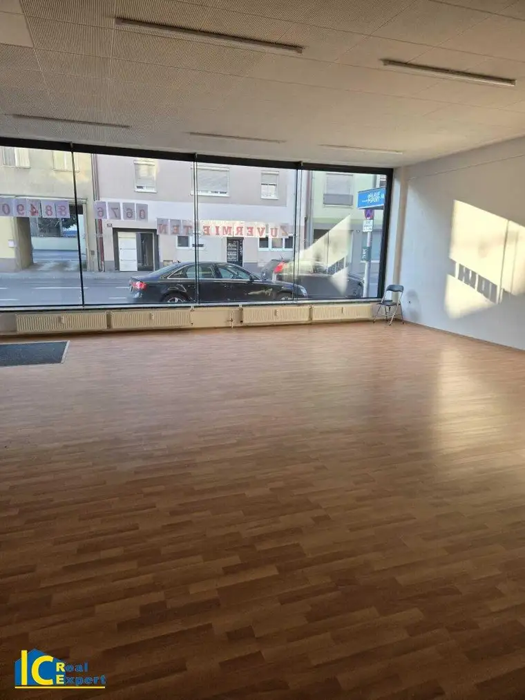 Vielseitige Gewerbefläche in Wiener Neustadt - flexibel nutzbar und top gepflegt!