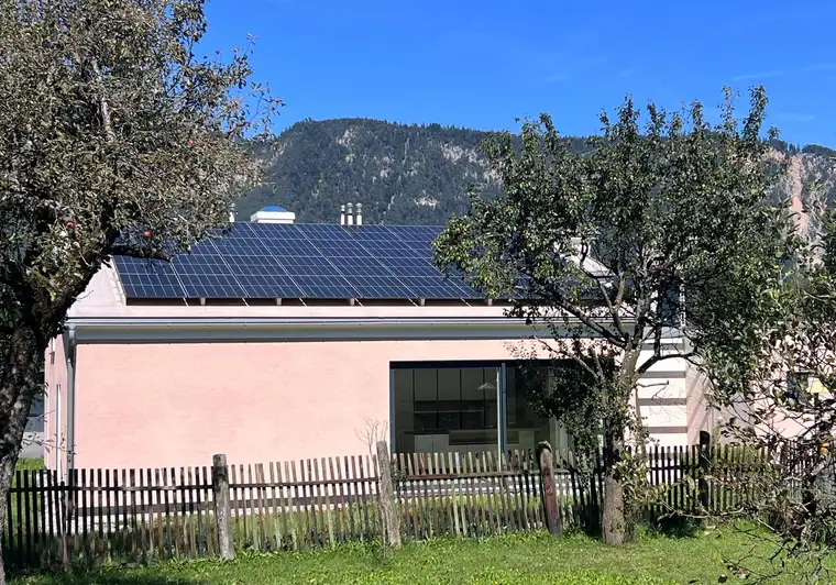 BUSINESS -/ WOHNVILLA Schlüsselfertig mit Gestaltungsoptionen, am Fuße des Hausbergs von Villach. Autarke Energieversorgung mit Großspeicher, kostenneutral sowie bestem Raumklima zu jeder Jahreszeit! 
